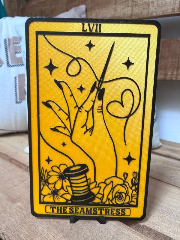 Producto - CARTA DE TAROT DECORATIVA COSTURERA