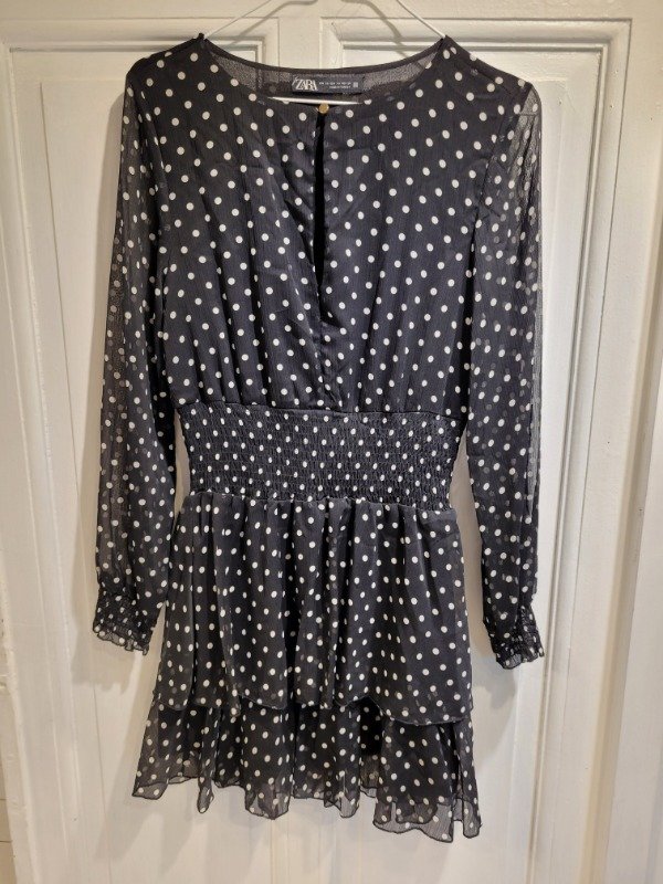 Producto - Vestido ZARA negro a lunares Talle XS - PRECIO: 90X