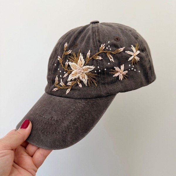 Producto - Gorra vintage marrón topo bordada a mano