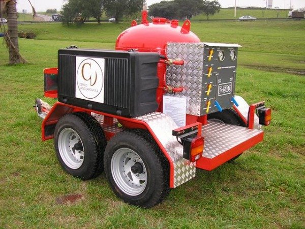 Producto - Equipo de polvo P-500 sobre trailer de dos ejes