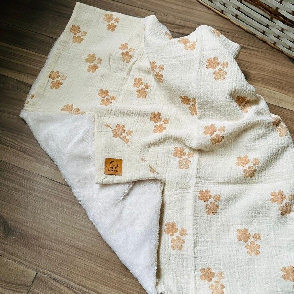Producto - Manta de gasa natural estampada con corderito