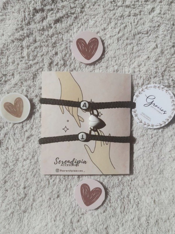 Producto - Pulseras negras con dije imantado blanco