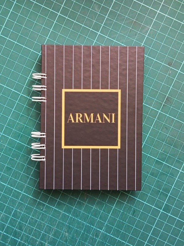 Producto - ARMANI: Libreta A6 - LEYENDAS DE LA MODA