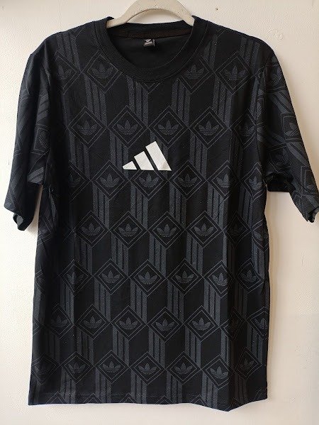 Producto - Remera Adidas Monogram