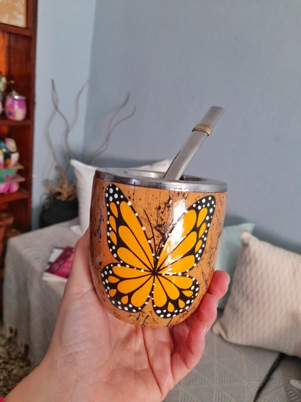 Producto - Mate Mariposa naranjita con virola de acero POR PEDIDO