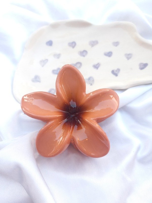 Producto - broche flor tertulia (chocolate)