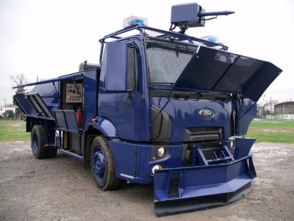 Producto - Hidrante Antidisturbios Modelo R-6000 sobre Ford Cargo 1722