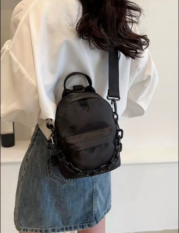 Producto - Bolso Riñonera con detalle de cadenas