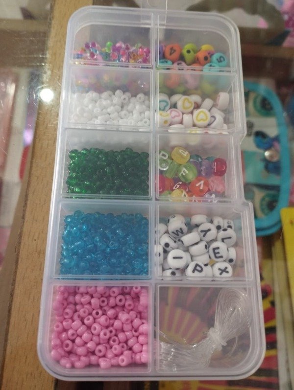 Producto - Mostacillas en caja transparente