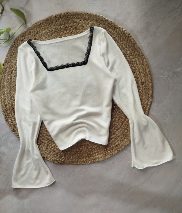 Producto - Camiseta con puntilla