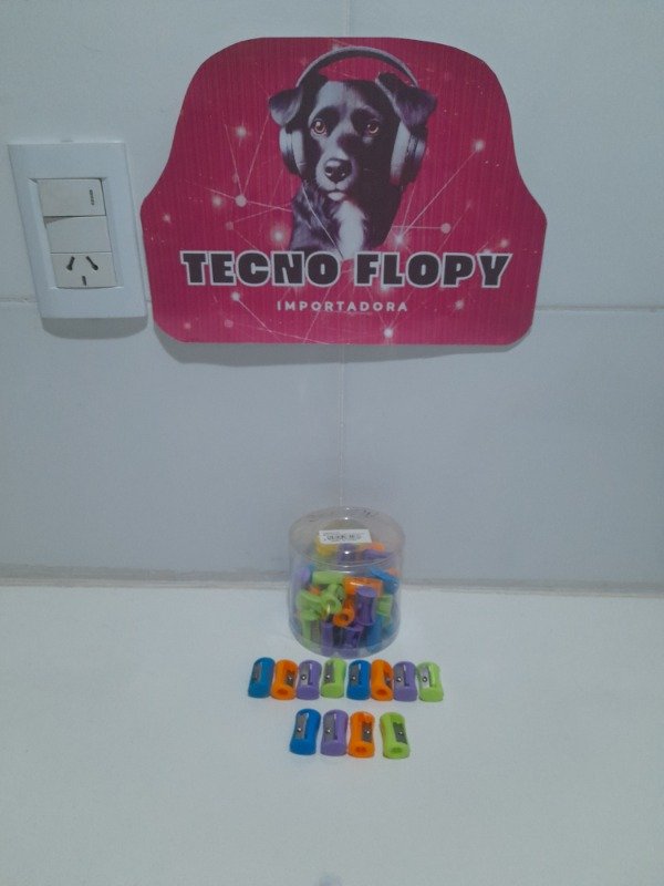 Producto - Sacapuntas plástico colores  útil escolar