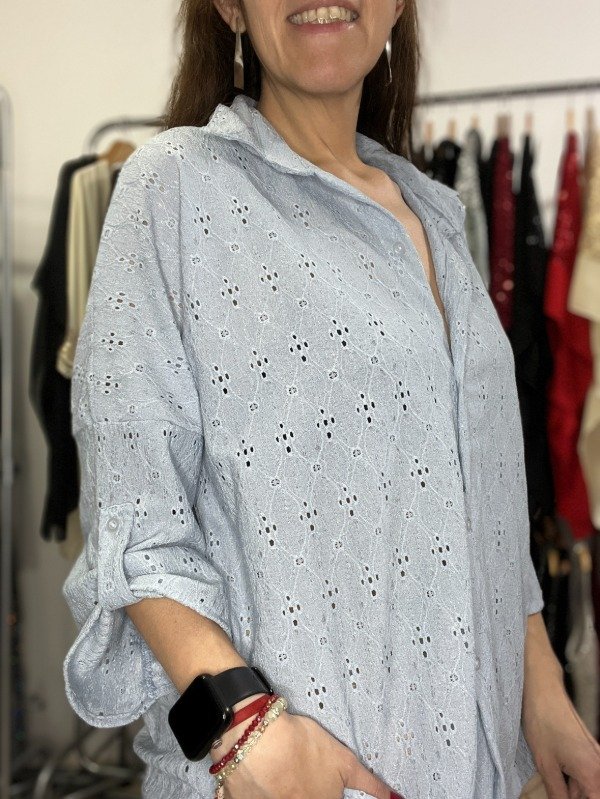 Producto - Camisa Broderie Amplia 130 cm - Manga 3/4  Celeste