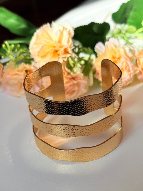 Producto - Brazalete tierra acero dorado