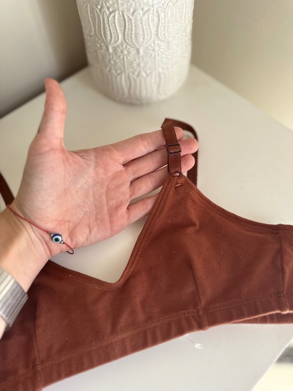 Producto - Corpiño Maju chocolate (reguladores de plástico)