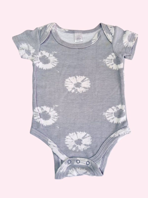 Producto - Body manga corta gris batik Baby Kiss 12 meses