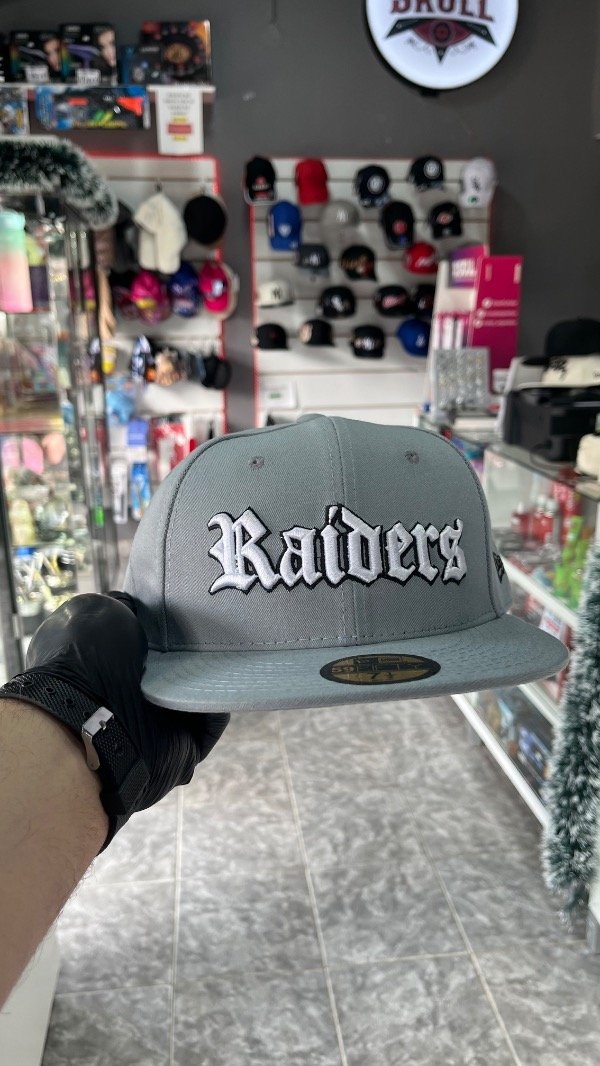 Producto - CAP CERRADA GRIS RAIDERS 59.6cm - 0