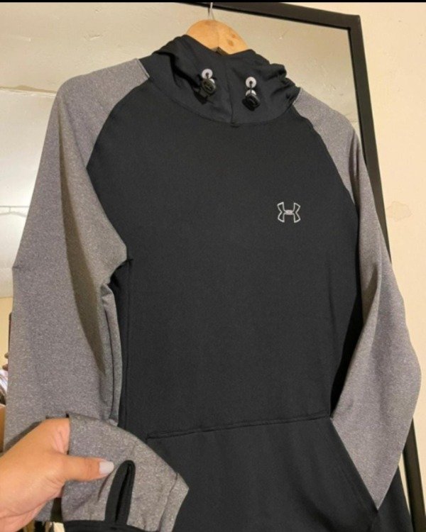 Producto - BUZO CANGURO UNDER TERMICO COMBINADO NEGRO/GRIS