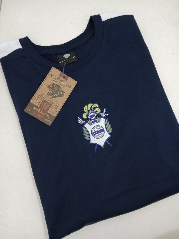 Producto - Remera estampada escudo