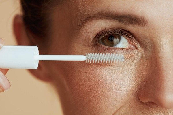 Producto - SERUM -Pestañas y cejas fuertes-  rímel trasparente - 1