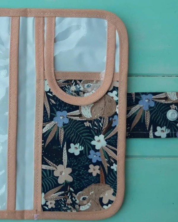 Producto - Higiene personal azul con liebres y salmón