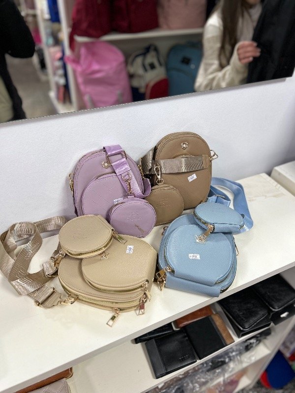 Producto - Cartera bandolera ovalada con monedero