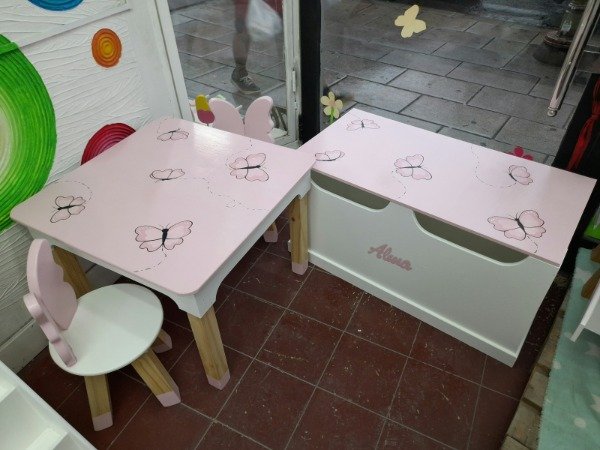 Producto - JUEGO DE MESA Y DOS BANCOS MARIPOSA BAUL 80CM - 0