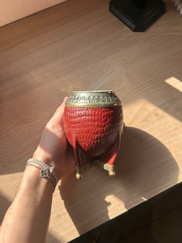 Producto - torpedo-cuero-croco-borravino-virola-de-alpaca-cincelada-y-bolitas-de-bronce