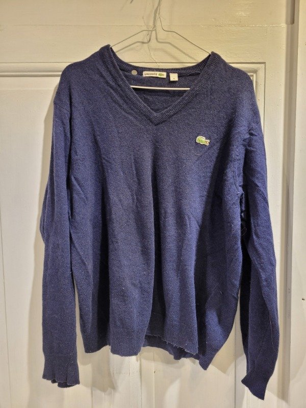 Producto - Sweater LACOSTE azul oscuro escote en v -Talle S/M - PRECIO: 60X