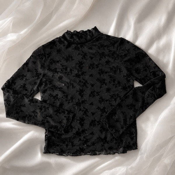 Producto - Polera florcitas y strass