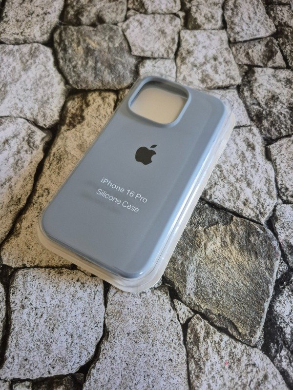 Producto - Funda silicone case logo Iphone 16 Pro celeste grisáceo