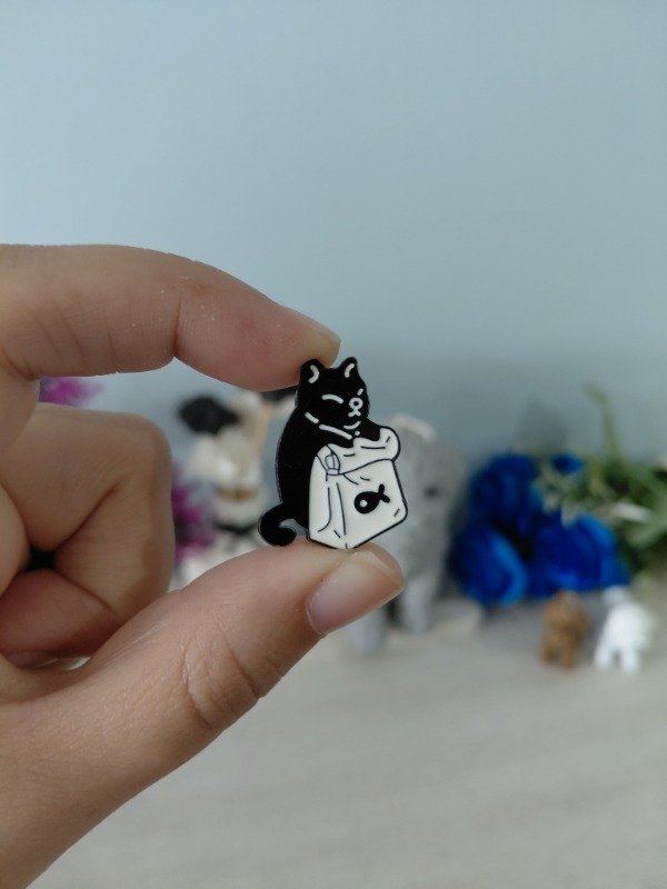 Producto - Pin metalizado - Michi a la carta #1749