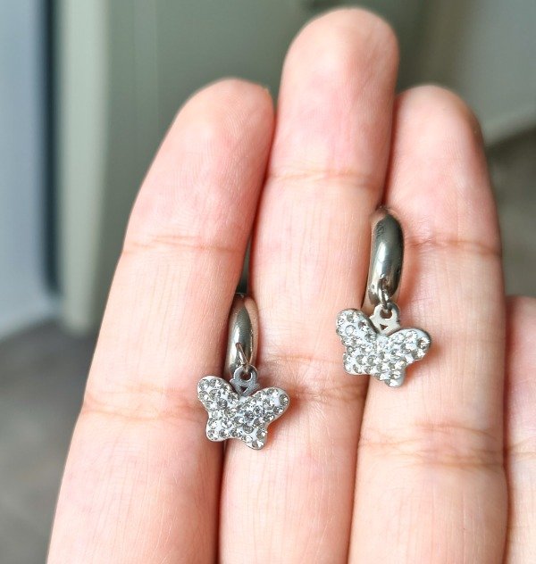 Producto - Argollitas de Mariposa con strass