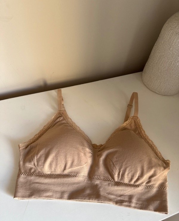 Producto - Corpiño seamless Sofía nude con puntilla