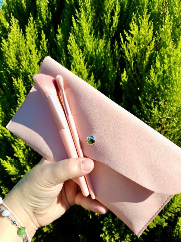 Producto - Set de brochas con estuche