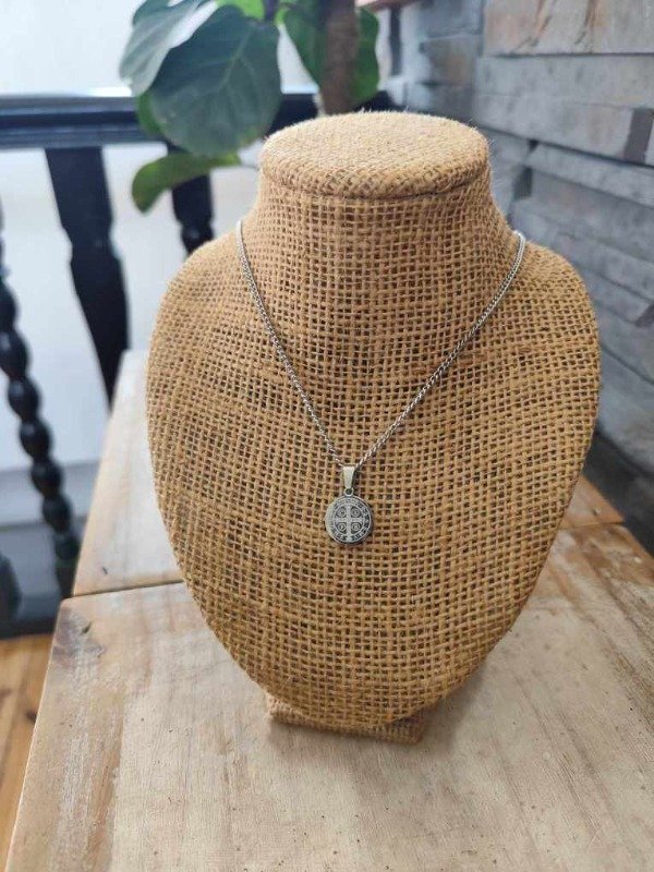 Producto - Collar san benito doble cara chico. Acero quirúrgico.