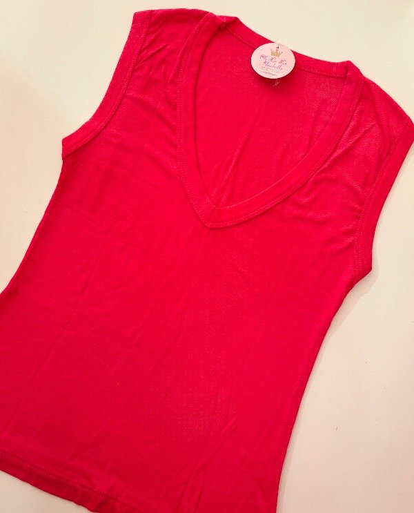 Producto - Musculosa Morley rojo escote en V