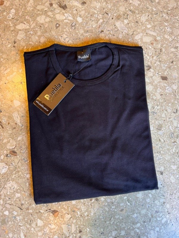 Producto - Remera negra lisa elastizada con puño