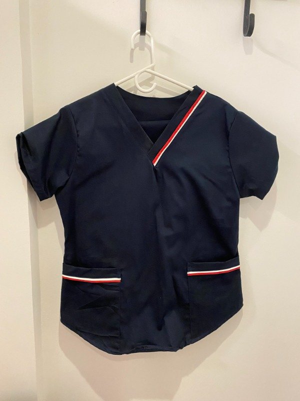 Producto - Conjunto entallado azúl marino y vivos tricolor NBS