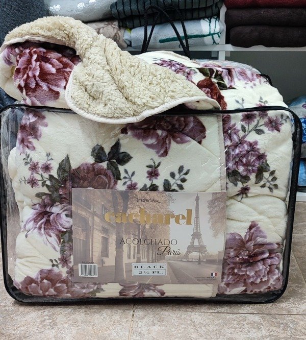Producto - ACOLCHADO DOBLE  FLANNEL Y CORDERITO. 2 PLAZAS Y MEDIA. FLORES MORADAS