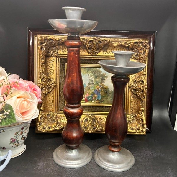 Producto - Par de candelabros de madera y metal