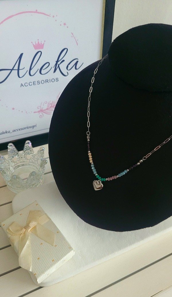 Producto - Collar corazón  con cristales multicolor de acero quirúrgico