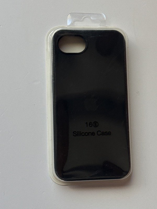 Producto - Silicone case negra iphone 16 e
