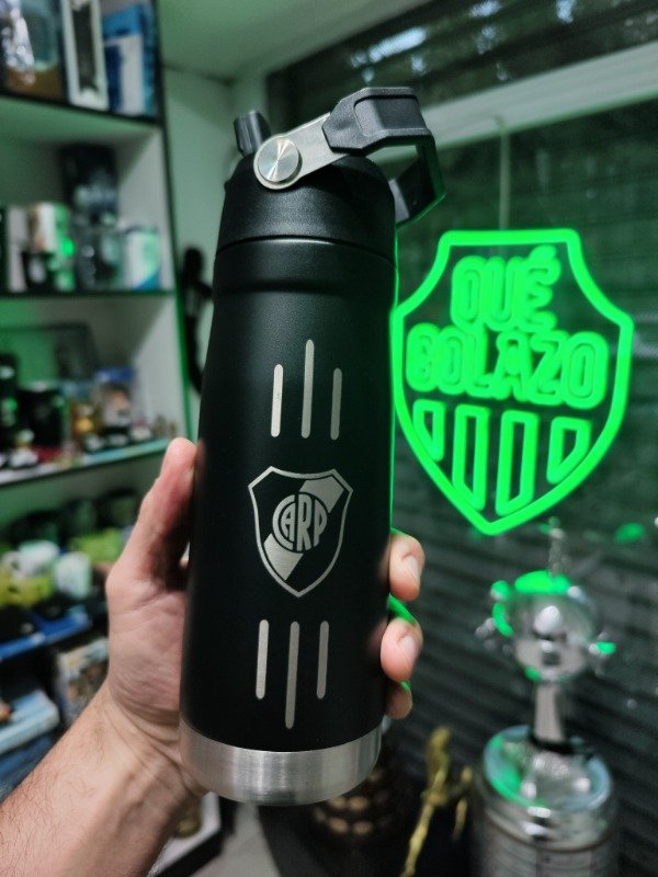 Producto - Botella River Plate térmica Frio / Calor con manija 650ml (1)