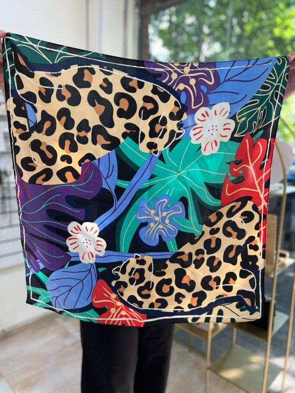 Producto - Pañuelo Grande de Seda animal print