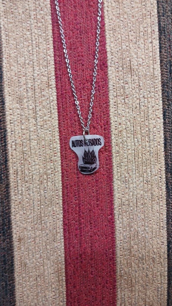 Producto - Cadenita con dije autos robados