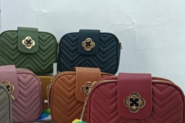 Producto - Cartera flor negra