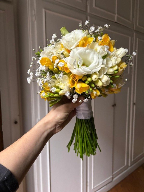 Producto - Ramo de novia flores frescas: freesias y lisianthus