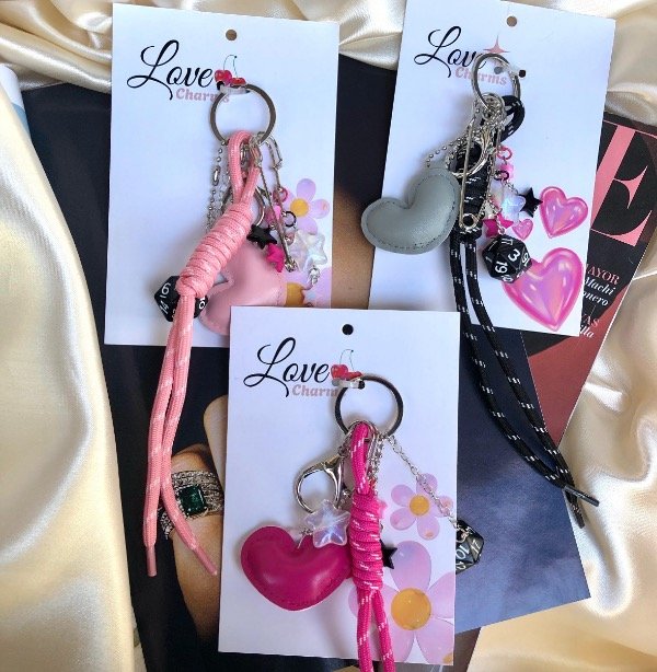Producto - Charm llavero corazón gris