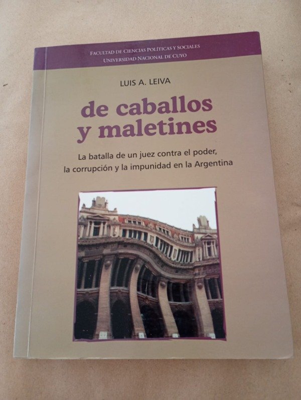 Producto - De caballos y maletines - Luis A Leiva - UNC 2002