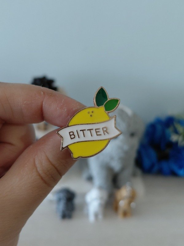 Producto - Pin metalizado - Limón "Bitter" #2331